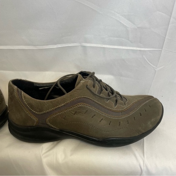 CLARKS Women’s Wave Olive Leather Lace Up Sneaker Shoe Size 8 - Picture 5 of 11
